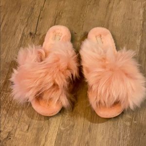 UGG SLIPPERS